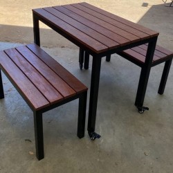 Set of 3 table pieces and 2 benches 