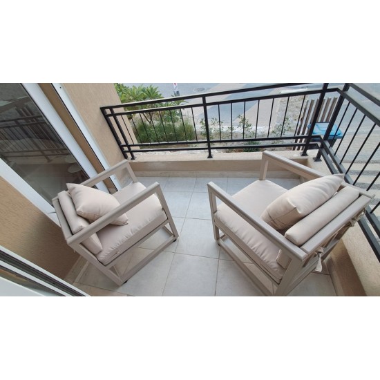 OUTDOOR TABLE AND 10 CHAIRS - RU 