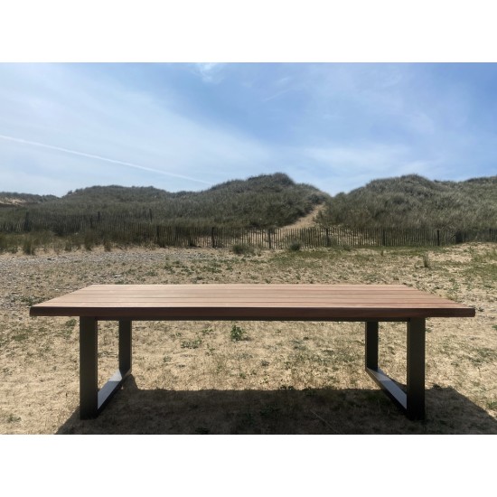 outdoor table 